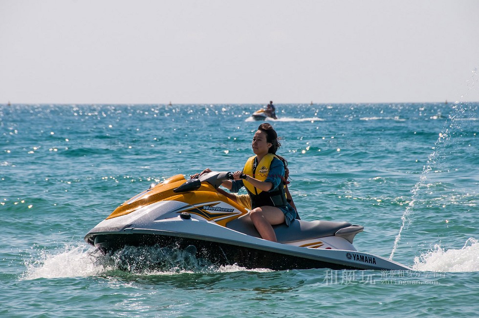 亞龍灣游艇會→太陽灣→百福灣→東排→西排→亞龍灣酒店群→亞龍灣游艇會 亞龍灣游艇會→太陽灣→百福灣→東排→西排→亞龍灣酒店群→亞龍灣游艇會